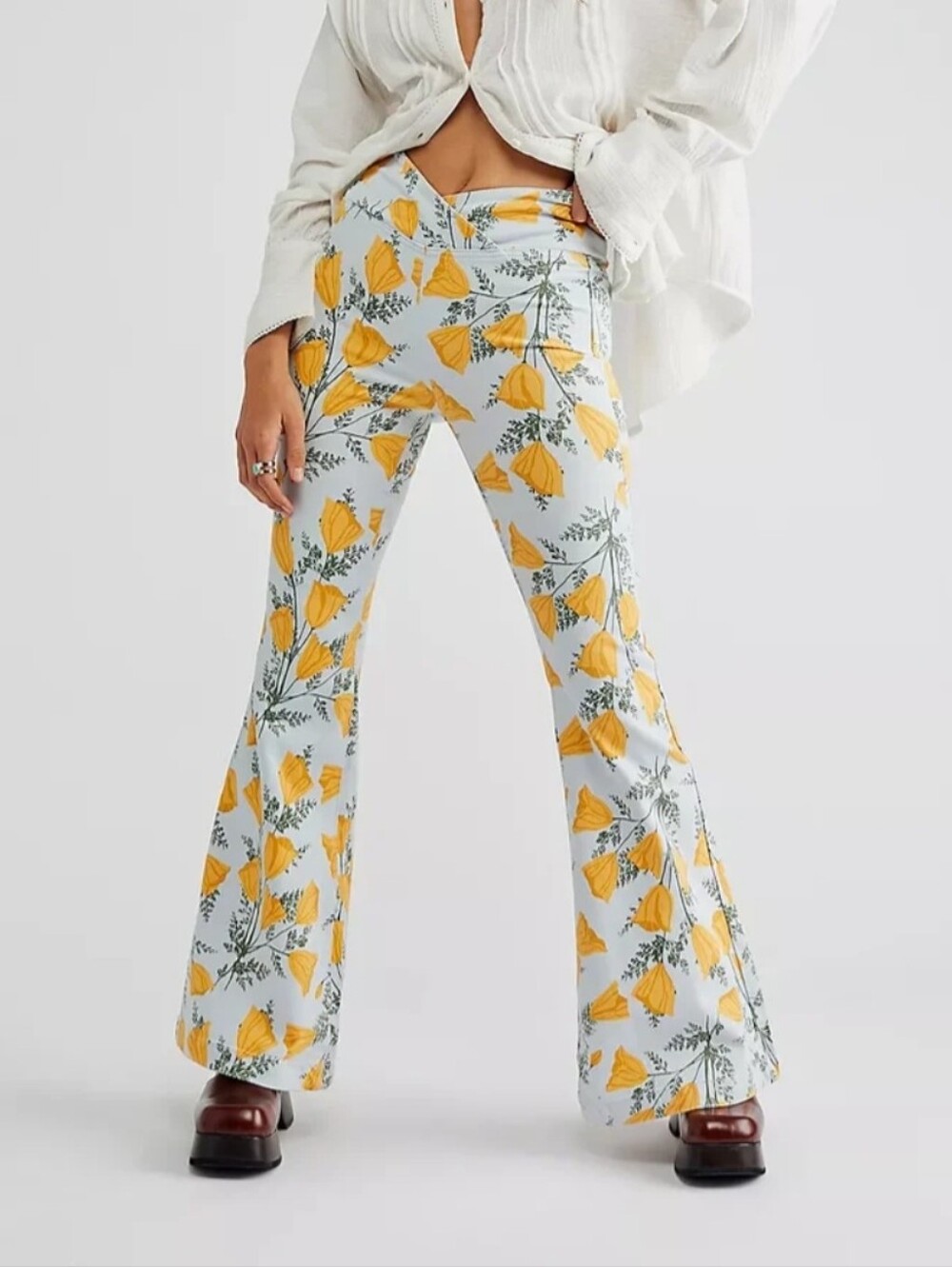 Free People Venice Beach Printed Flare Jeans in Sky Combo Cali Poppies Sz 25